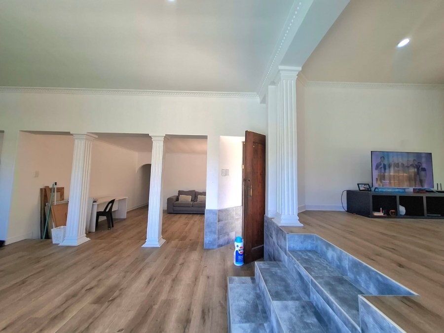 6 Bedroom Property for Sale in Gonubie Eastern Cape